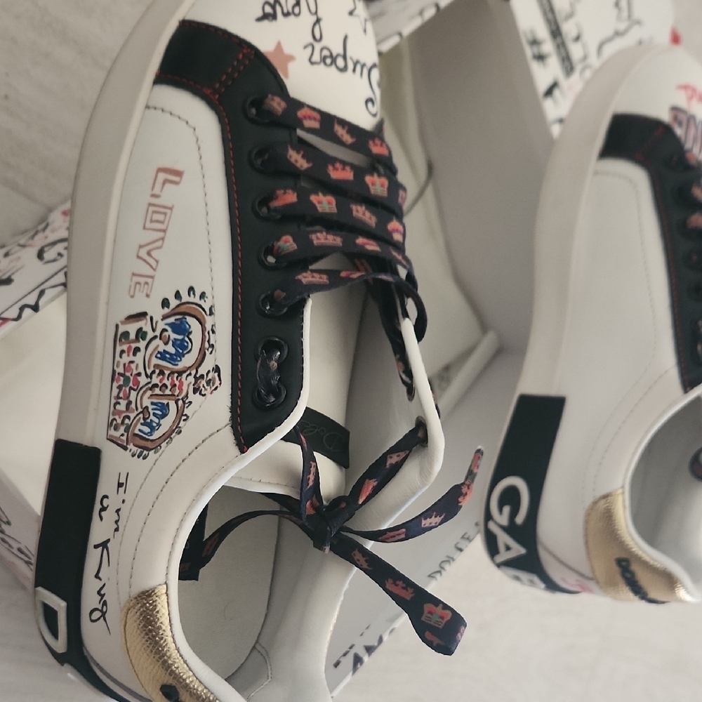 Dolce & Gabbana Women's White 'Love' Low-Top Sneakers - Picture 5 of 7